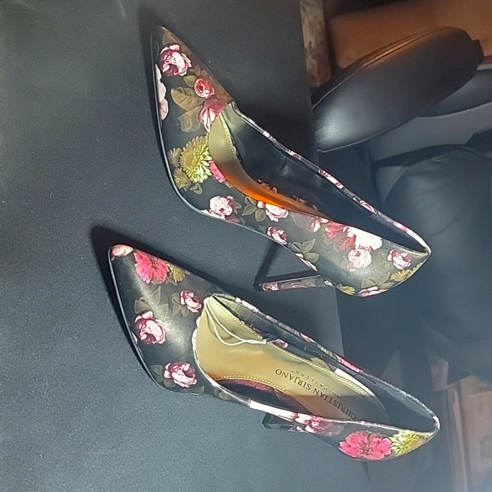 NWT Christian Siriano size 8.5 black floral heel
